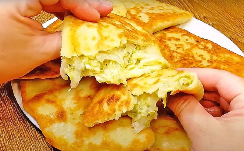 Картофельные пирожки с кабачковой начинкой: минимум затрат, максимум сочности