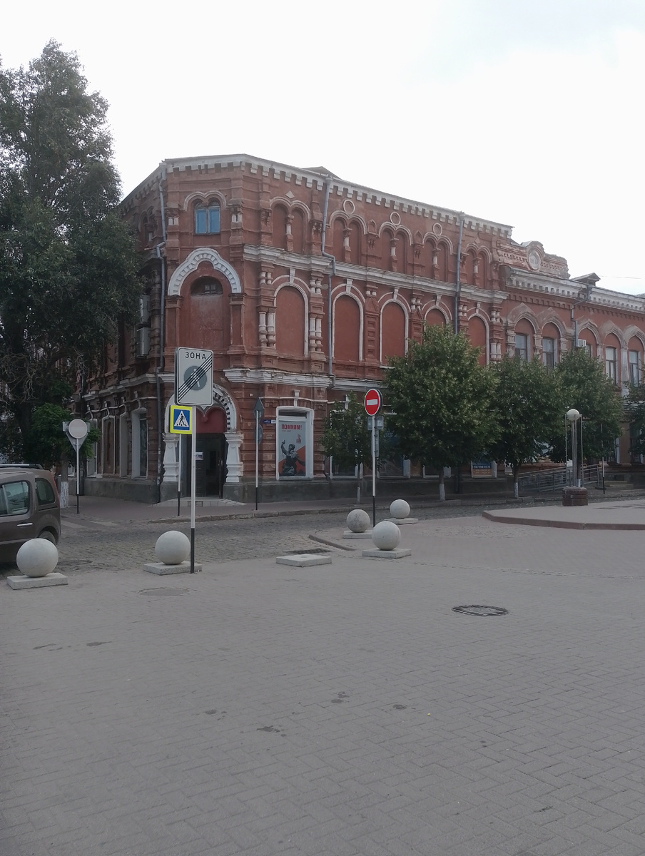 Дом офицеров был.