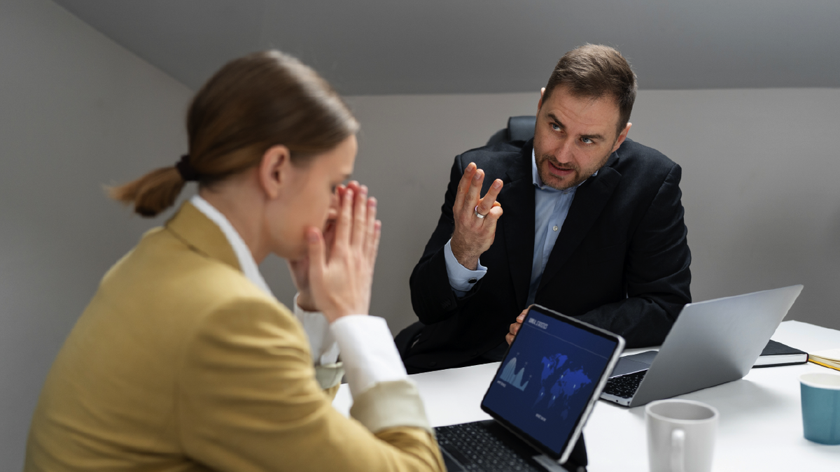 При боссинге насилие на работе происходит систематически