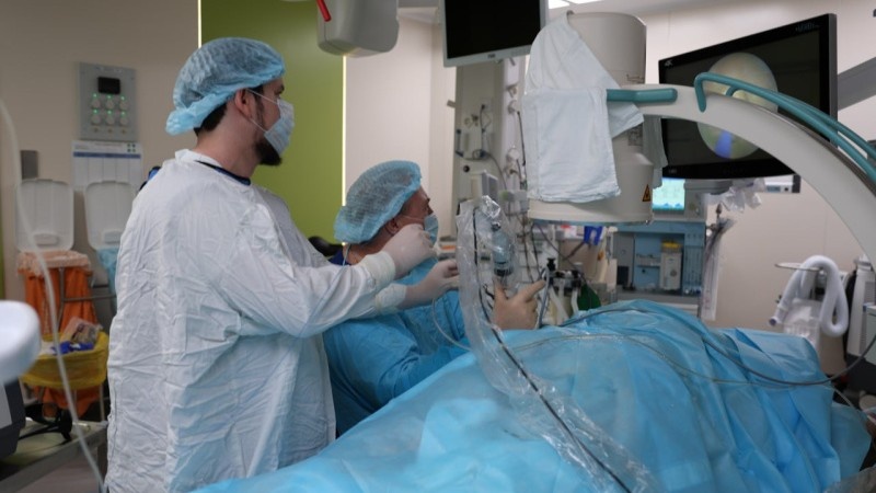    Югорские хирурги успешно удалили пациенту забытый на семь лет почечный стент