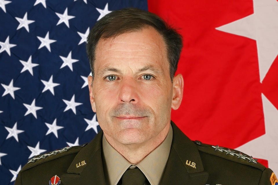    Командующий сухопутными войсками НАТО Кристофер Донахью. ru.wikipedia.org