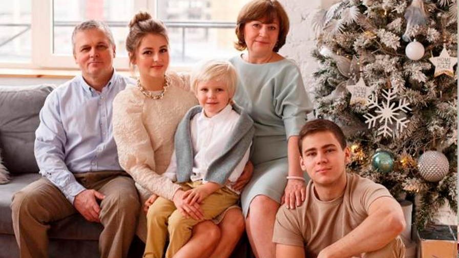 Анна Михайловская с родителями, братом и сыном