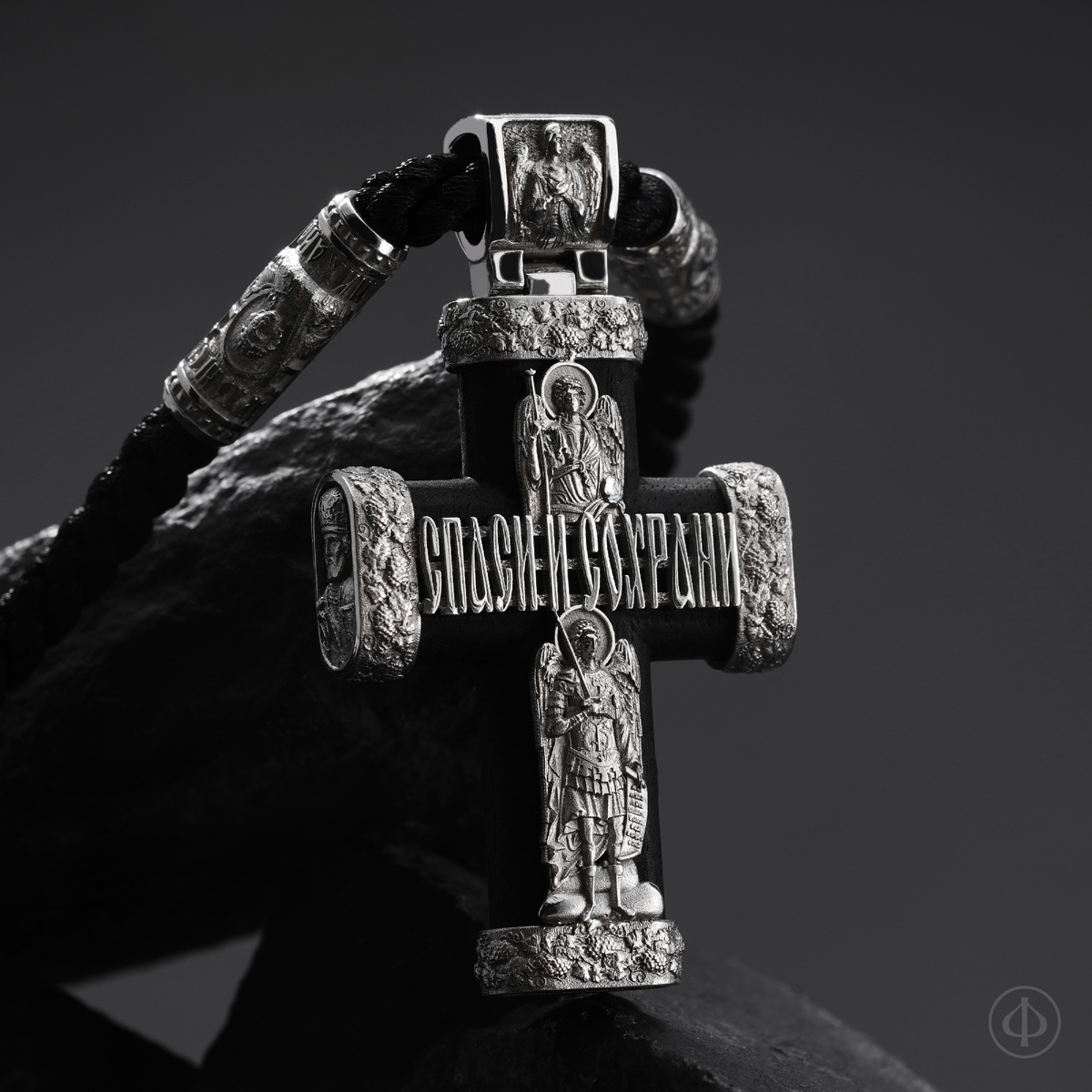 Крест из платины и чёрного дерева (эбена) Арт.013