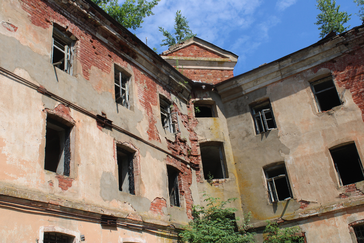 Конструкция та же, что в "Крестах" - корпуса сходятся к центру