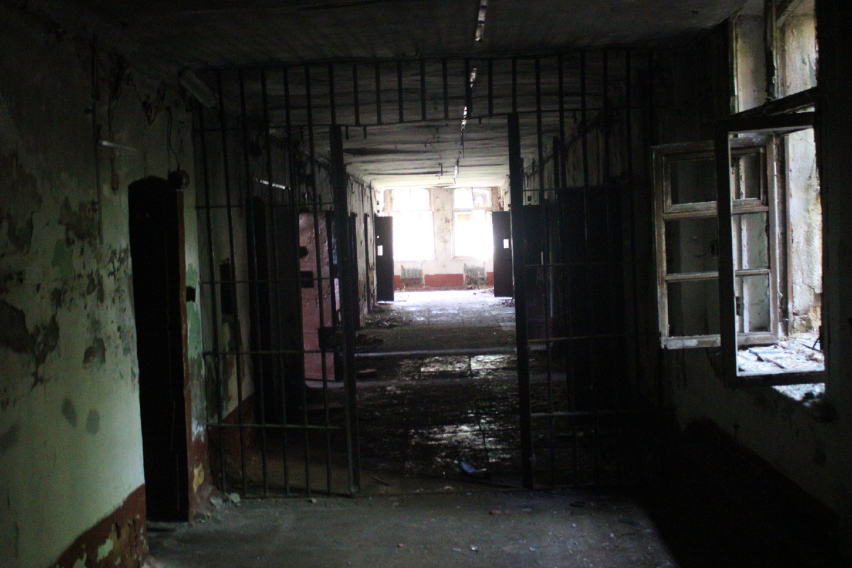Тюремный коридор