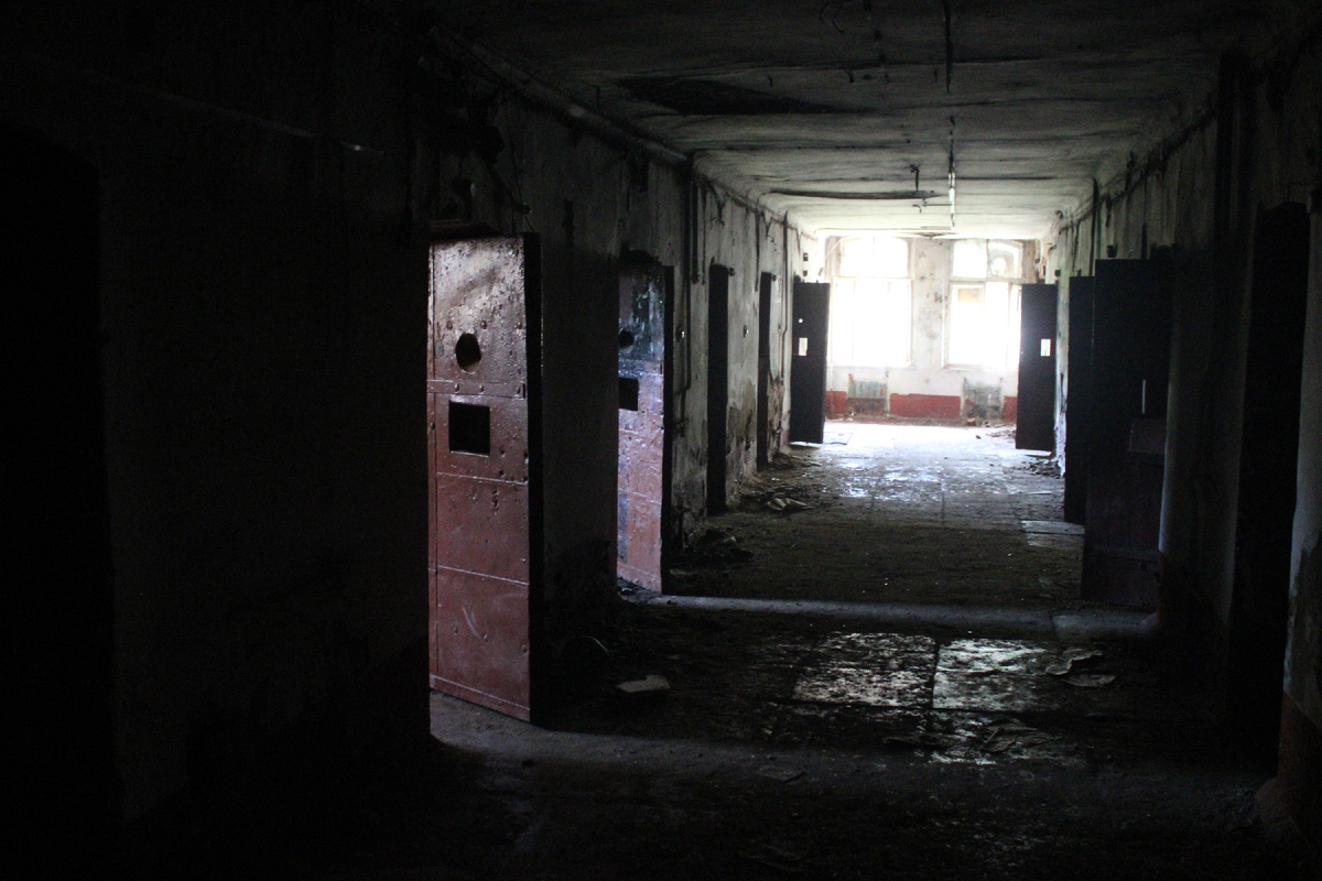 Много дверей