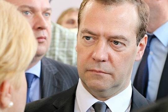    Дмитрий Медведев порассуждал об осведомлённости Урсулы фон дер Ляйен о сердце военной машины России