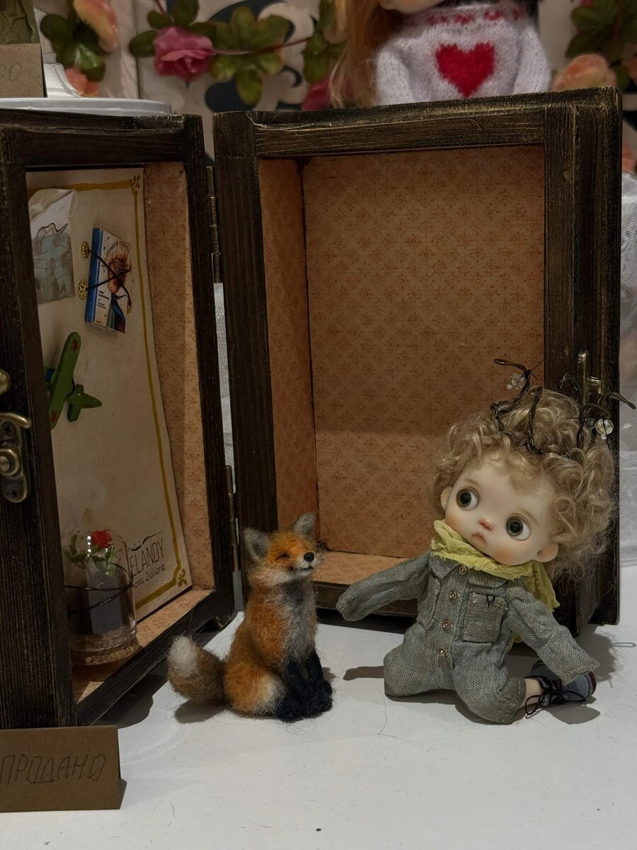 Маленький принц, ну до чего очарователен! Еще обратите внимание на проработку декора