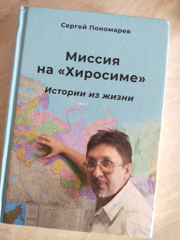Моя книжечка на моей кухоньке. 😁