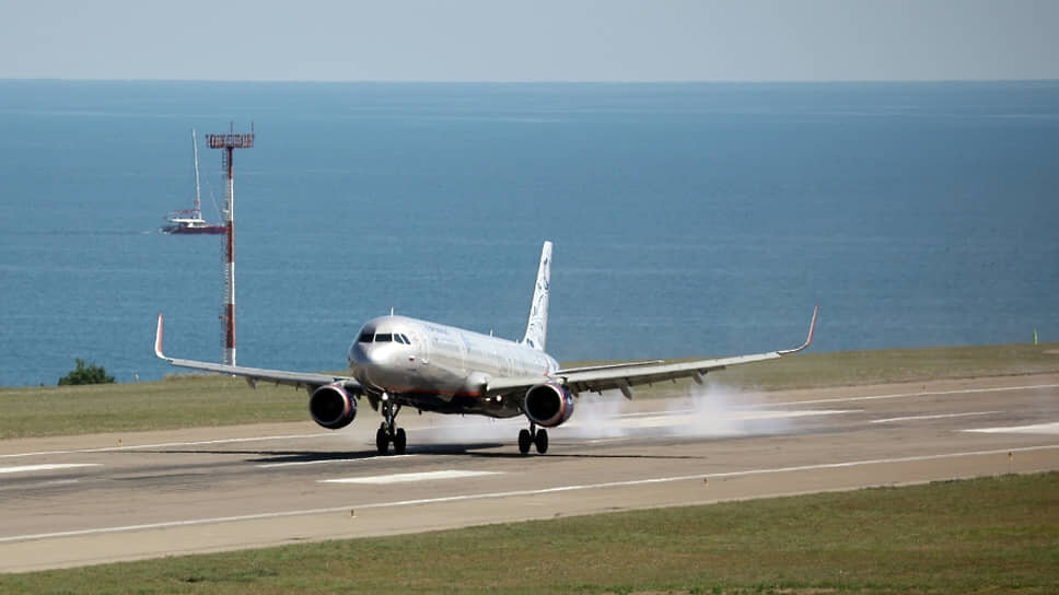 Самолет авиакомпании «Аэрофлот», совершающий посадку в аэропорту Геленджика.📷Фото: Виталий Тимкив / РИА Новости