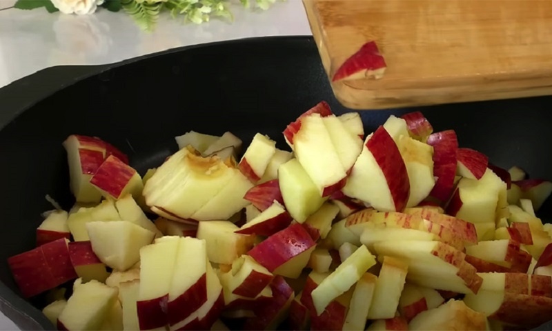 Яблочный пирог с нежным крем-суфле: секрет нежности и яркого вкуса в каждом кусочке