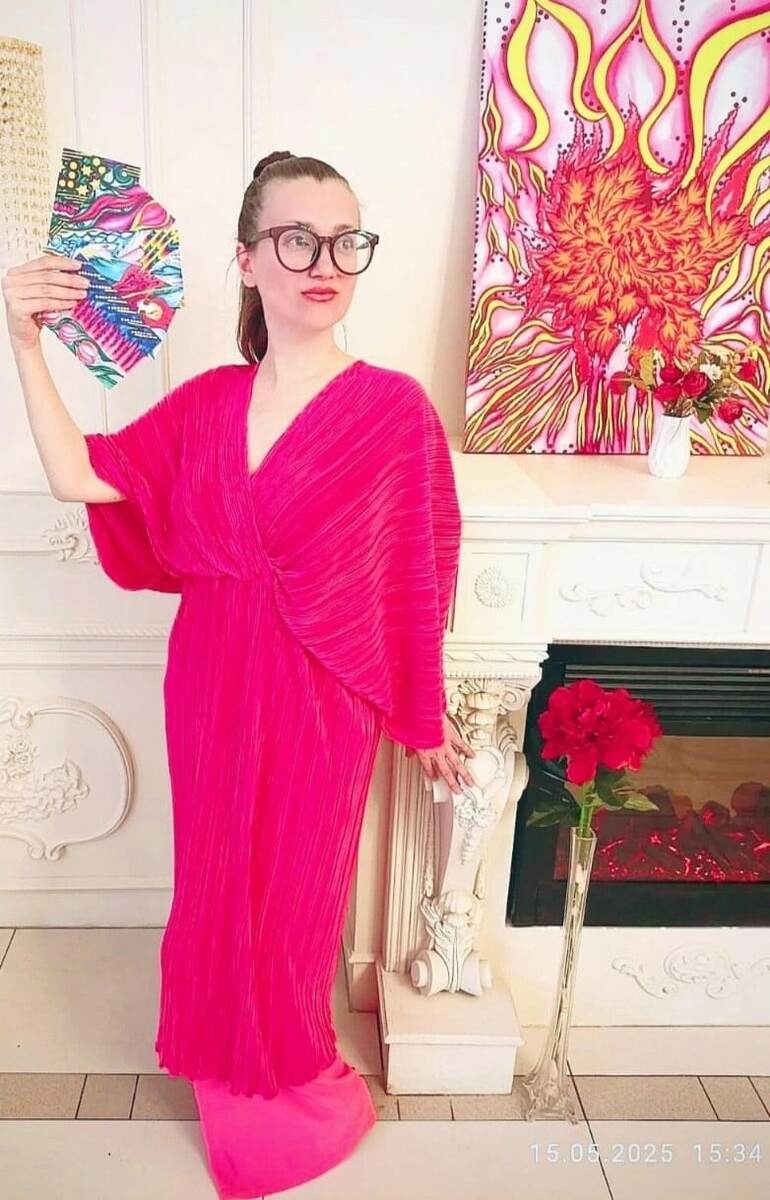 Цветущая художница Юлия Арти