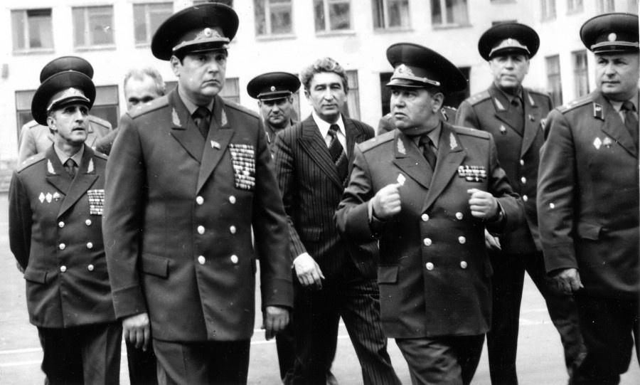 Товарищи генералы...