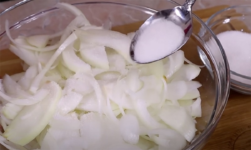 Секретный рецепт вкусного блюда: как приготовить сочное мясо в духовке за час