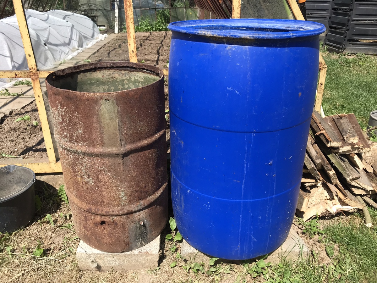 Металлическая бочка проржавела. Фото Тищенко Василий.