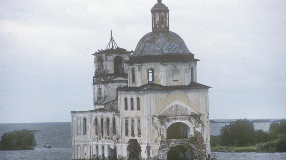    Плавающие храмы на Волге