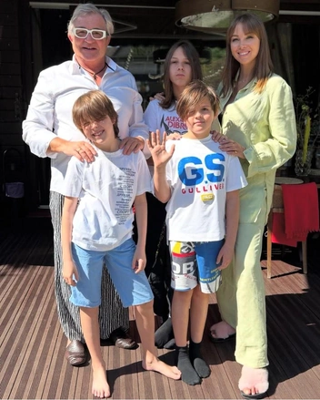 Последний раз Полина выкладывала фото с мужем на Пасху — 20 апреля