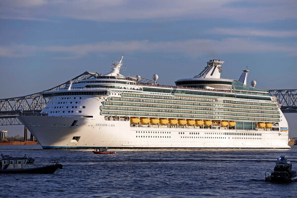 Круизный лайнер Navigator of the Seas / Gene J. Puskar/AP   📷