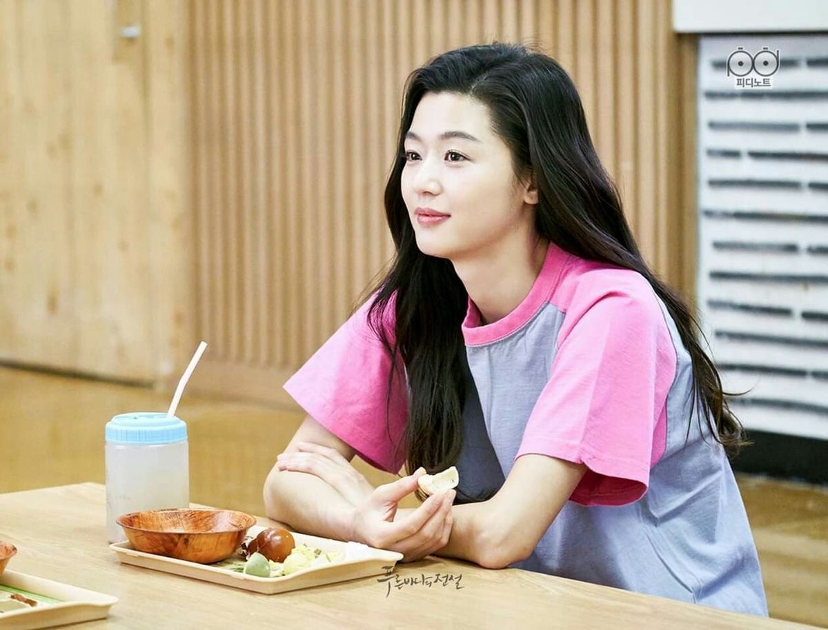 Кадр из дорамы "Легенда синего моря"