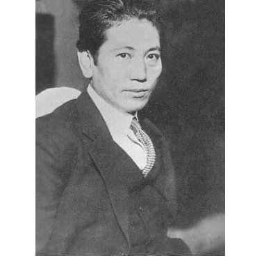 Фото самого известного бенси из Музея кино, он же читает на фото выше