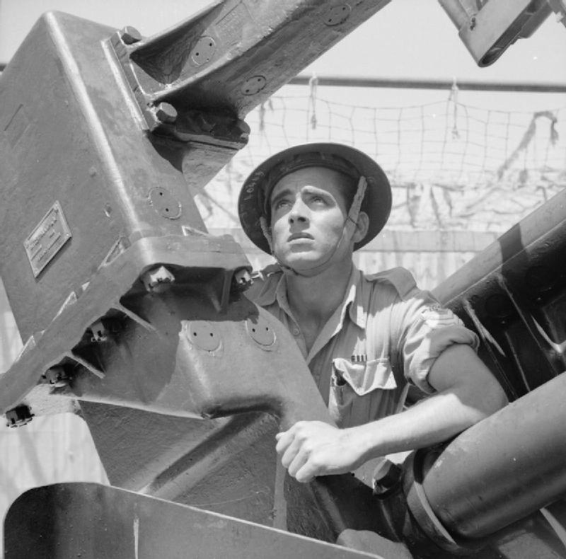 Мальтийский зенитчик на защите родного неба.