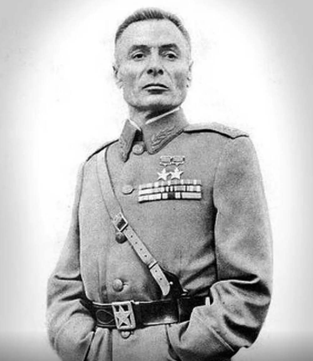 Этого уникального человека, генерала и фронтовика, звали Василий Степанович Петров. 