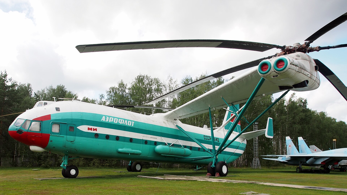 В-12 в музее ВВС в Монино