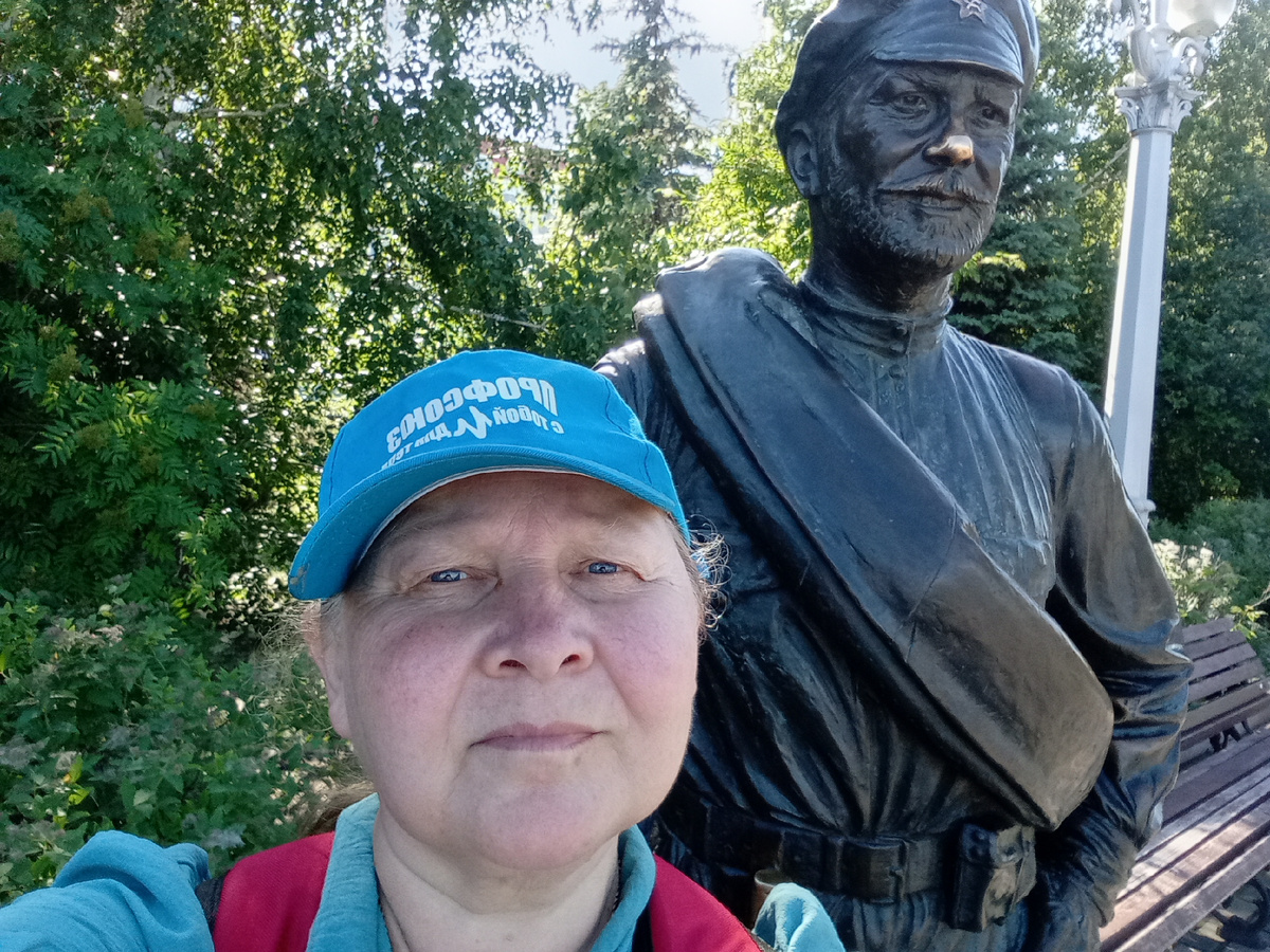 Сделала селфи. Ну, с Суховым – надо обязательно.