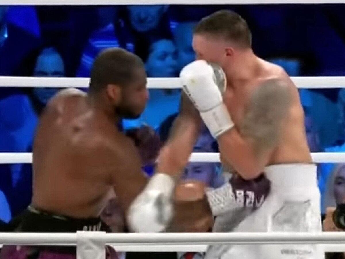    Эпизод поединка Усика против Дюбуа© Скриншот трансляции поединка