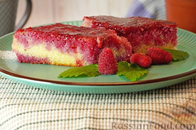 йогурт, масло растительное, яйца, сахар, крупа манная, мука, разрыхлитель, сахар ванильный, лимон, вода, малина