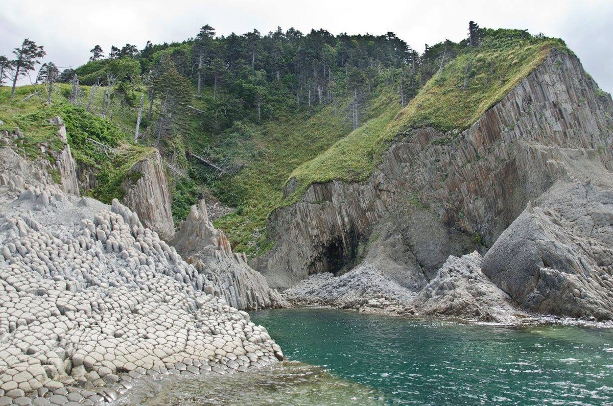 Мыс Столбчатый, остров Кунашир