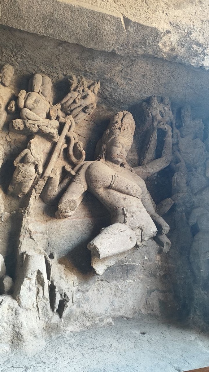 Разрушеные статуи