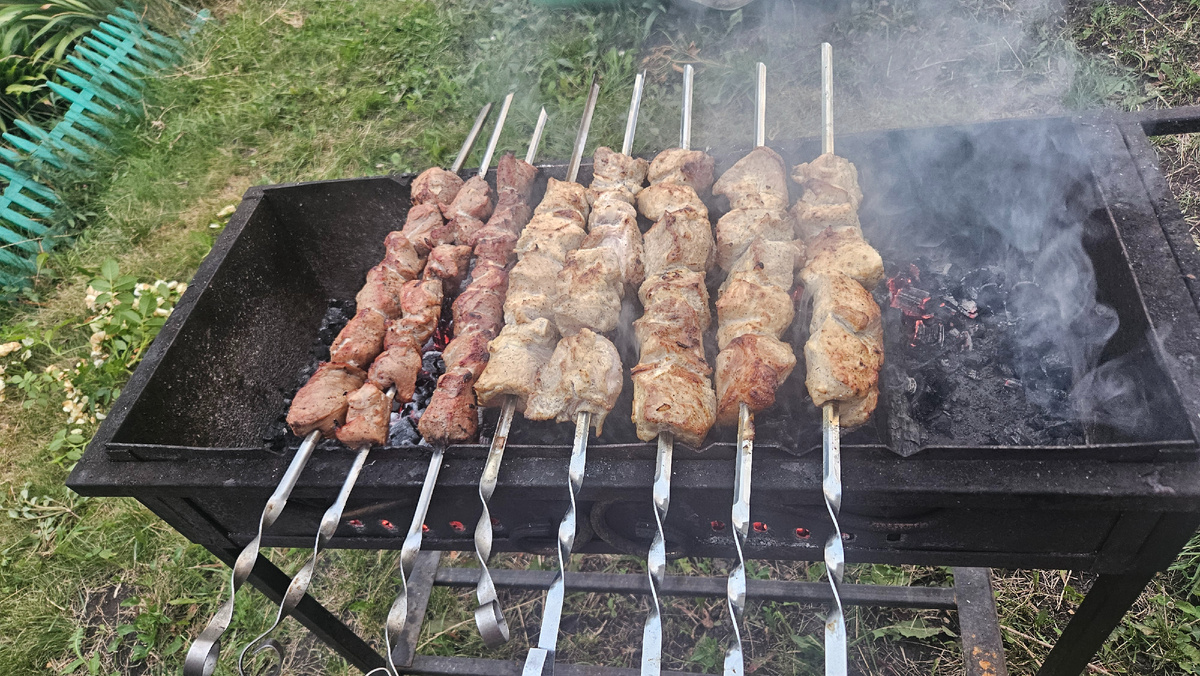 Вот и в четверг внезапно шашлыки нарисовались 😀