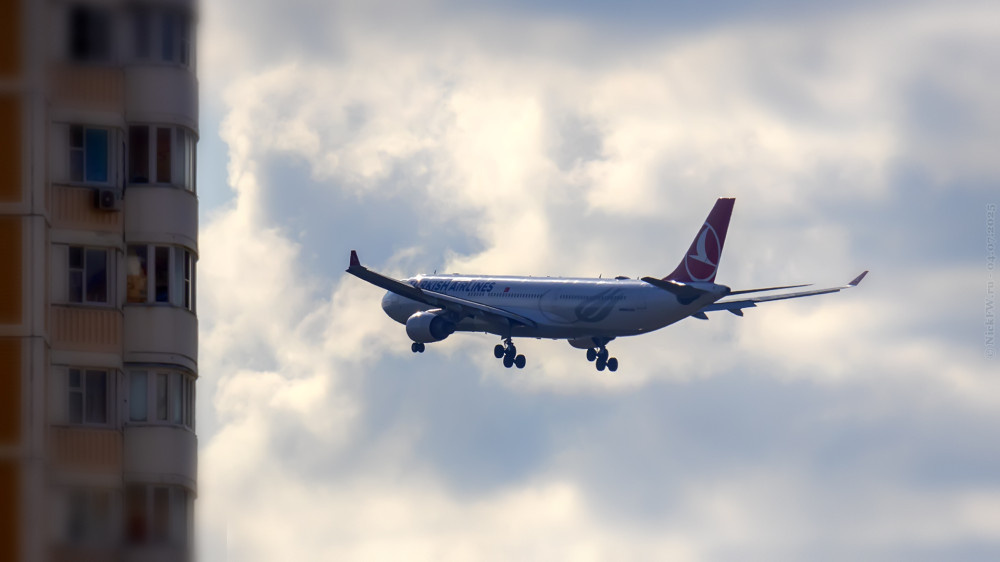 На посадку, мимо домов... © NickFW.ru — 04.07.2025г.