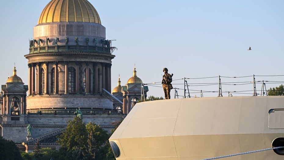    Подготовка ко дню ВМФ в Петербурге. Автор фото: Михаил Тихонов / "Деловой Петербург"
