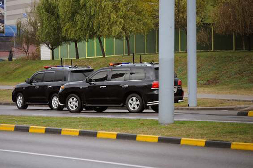 Правительство РФ утвердило новые правила пропуска авто с работающим спецсигналом в ПДД