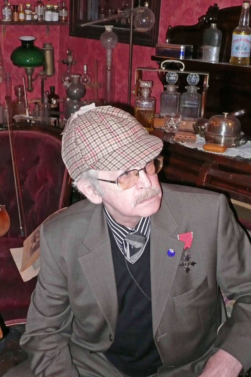 В музее Шерлока Холмса на Бейкер-стрит.