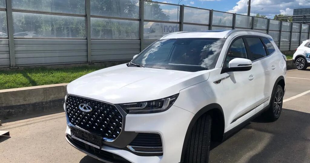 "Мы на таком хламе не ездим, для вас делаем": «китаец» честно рассказал, ездят ли они на своих Черри и Хавалах. Его ответ меня удивил