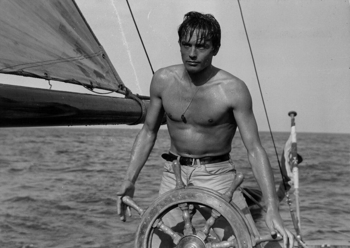 В главной роли Ален Делон