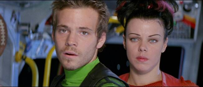 Стивен Дорфф и Дебби Мейзар ( кадр из х/ф Космические дальнобойщики )