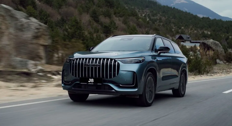 Фото: официальный сайт JAECOO J8 и Сиб.фм
