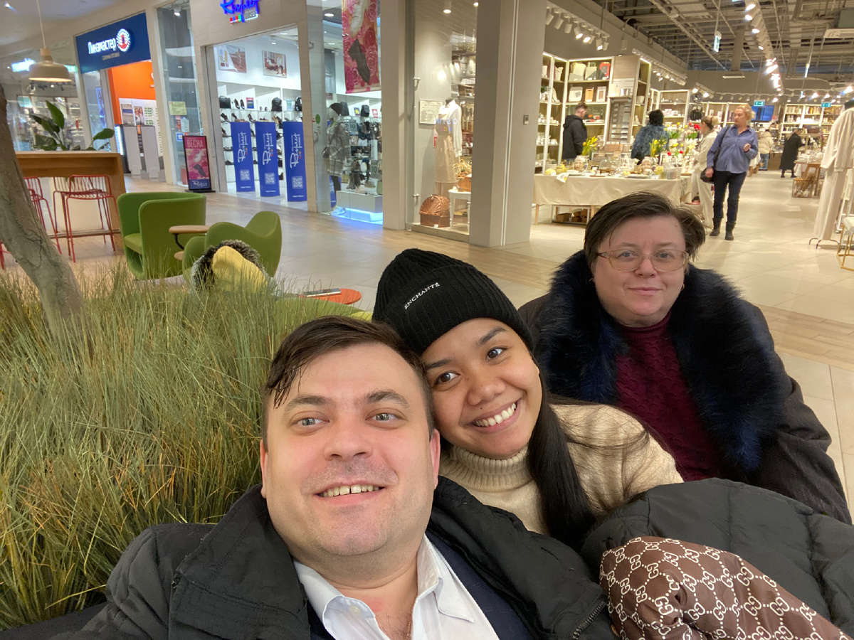 Наше фото с мамой в ТРЦ МЕГА.