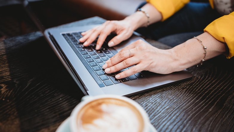    В описании можно встретить ключевые слова «небитая / некрашеная», «реальный пробег», «любые проверки за ваш счет».