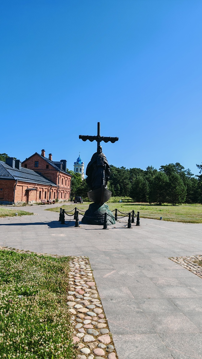 Фото автора. Памятник Арсению 