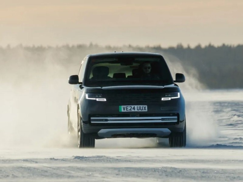    Range Rover показала свой первый электромобиль