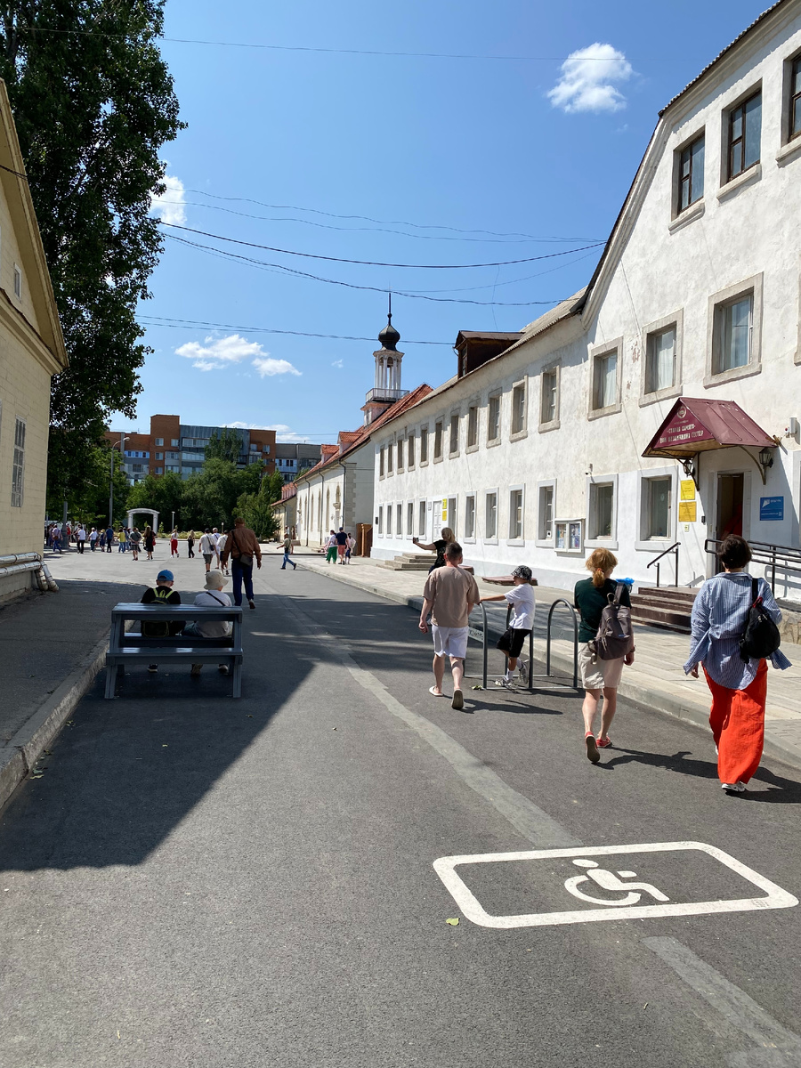 Вход в кассы в доме незамужних. Фото из архива автора