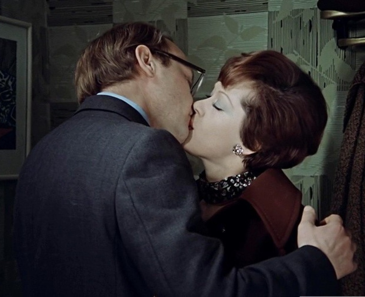 Кадр из фильма «Служебный роман» (1978). Скриншот.