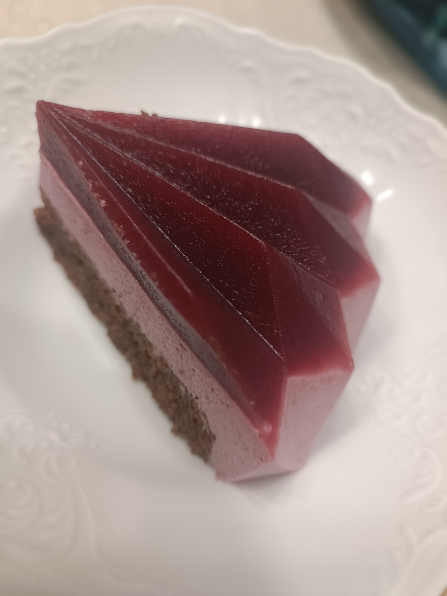 И красивый! Купила во Вкусвилле. Называется "тёмный лес". Рекомендую. Очень летний👍