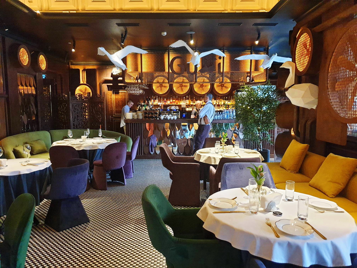 Барный зал ресторана Gussi