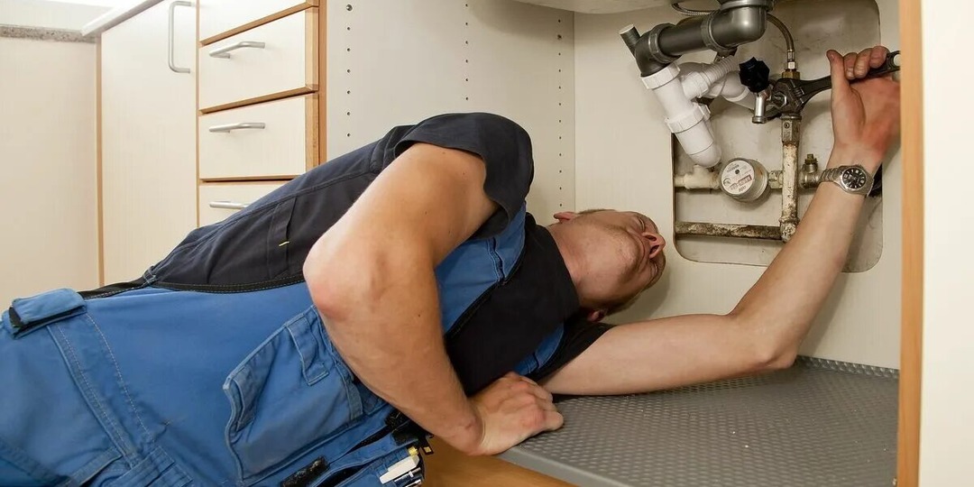 Гибкая подводка без сюрпризов: советы сантехника, которые сэкономят на ремонте